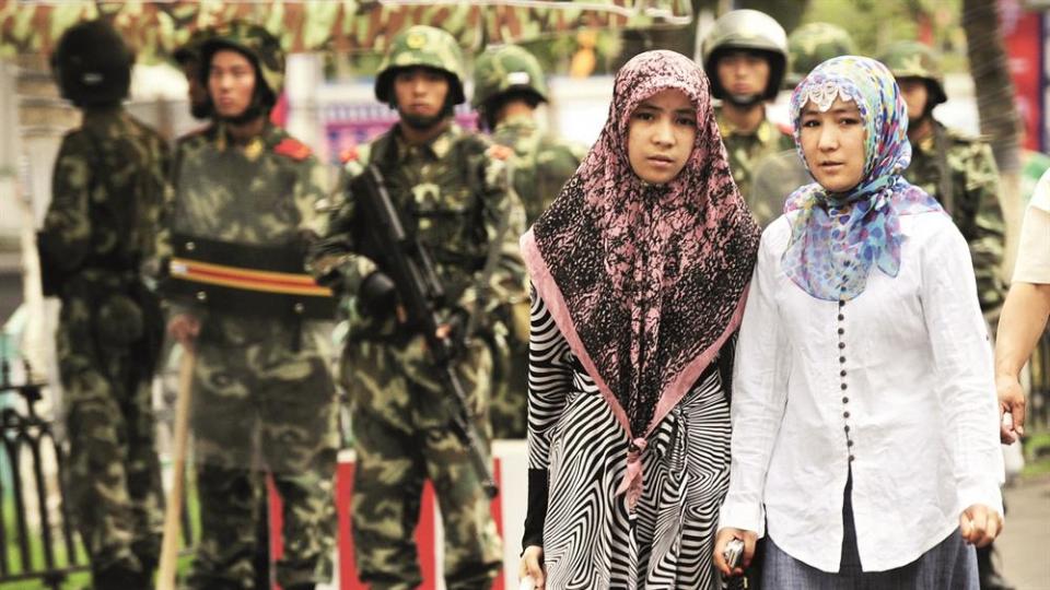 Doğu Türkistan da Uygur Türklerine apartheid rejimi uygulaması yapılıyor