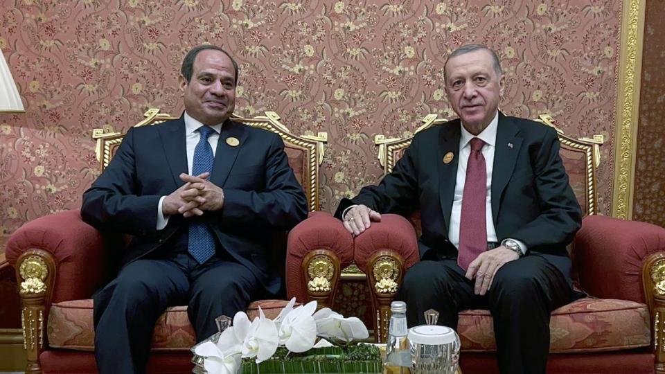 Her Taraf / Türkiye'nin habercisi / Kardeşim Mursi'den Kardeşim Sisi'ye  | Mustafa Doğu