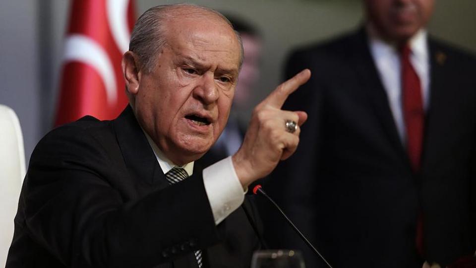 Alayını birden imha edin