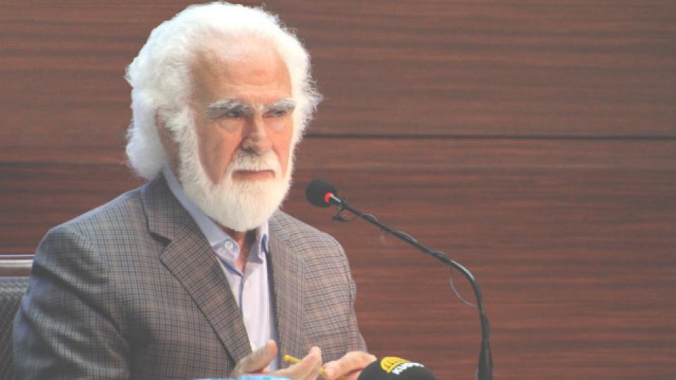 ATASOY MÜFTÜOĞLU / Basiretsizlik Kol Geziyor / Atasoy Müftüoğlu: Düşüncesizleştirilen Toplumlar Daha Çok Hamaset Yoluyla Yönlendiriliyor!