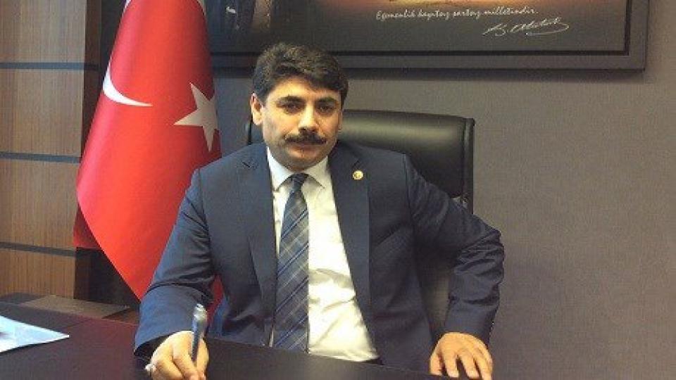 Ak Parti'li Orhan Atalay'dan Suud’a tepki: Büyük Şeytan’la Dansta Kullandığınız Kılıçlar Masum Kanından Başka Renk Tanımadı