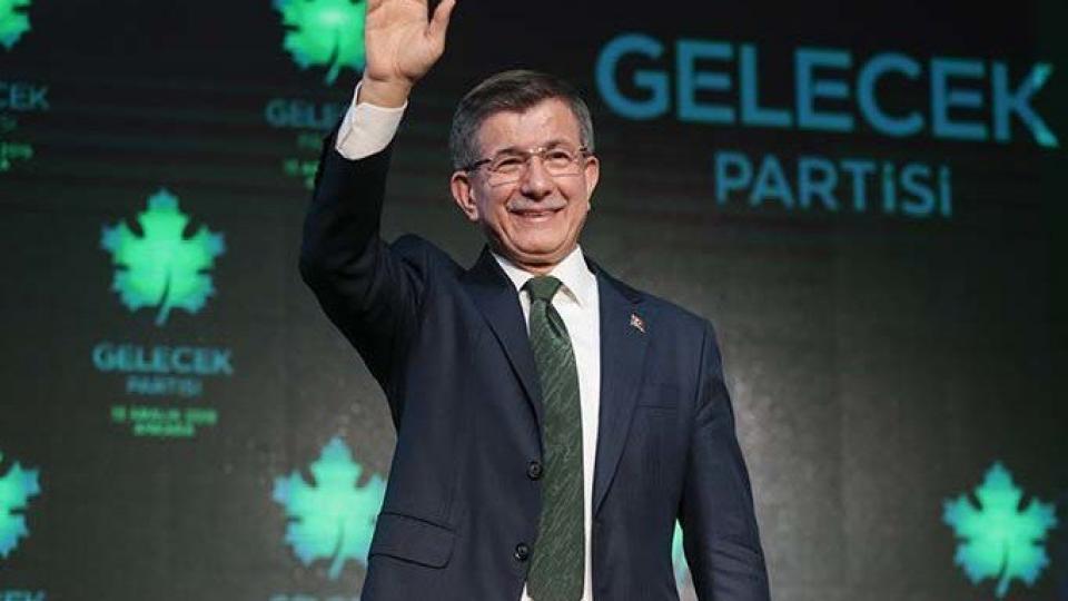 Davutoğlu, Gelecek Partisi'nin manifestosunu açıkladı: Lider değil, çoğulcu demokrasi ile yönetim