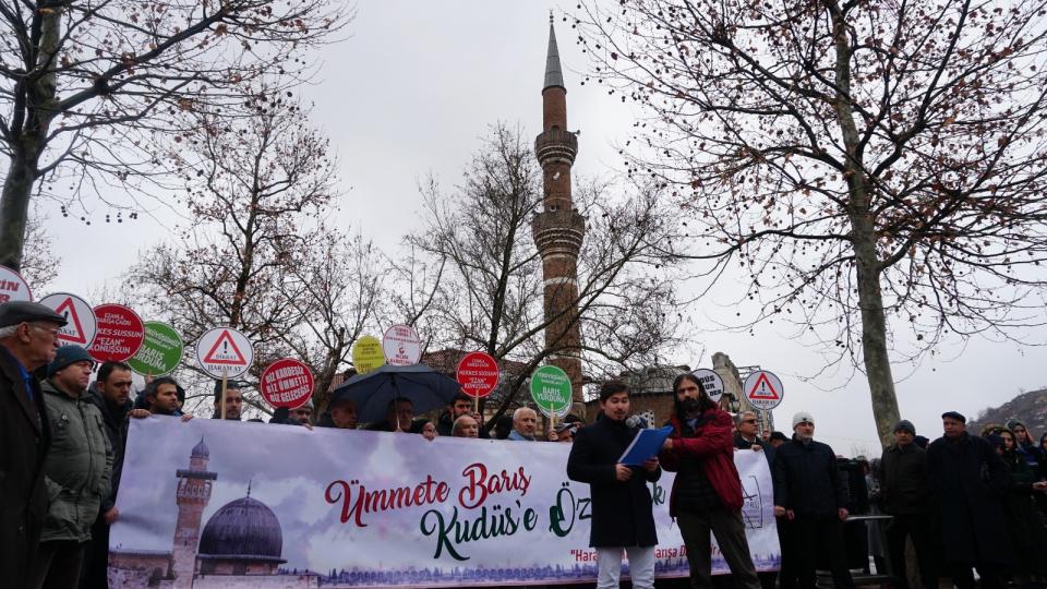 MİSAFİR ÖĞRENCİLER MÜSLÜMANLARA BARIŞ ÇAĞRISI YAPTI
