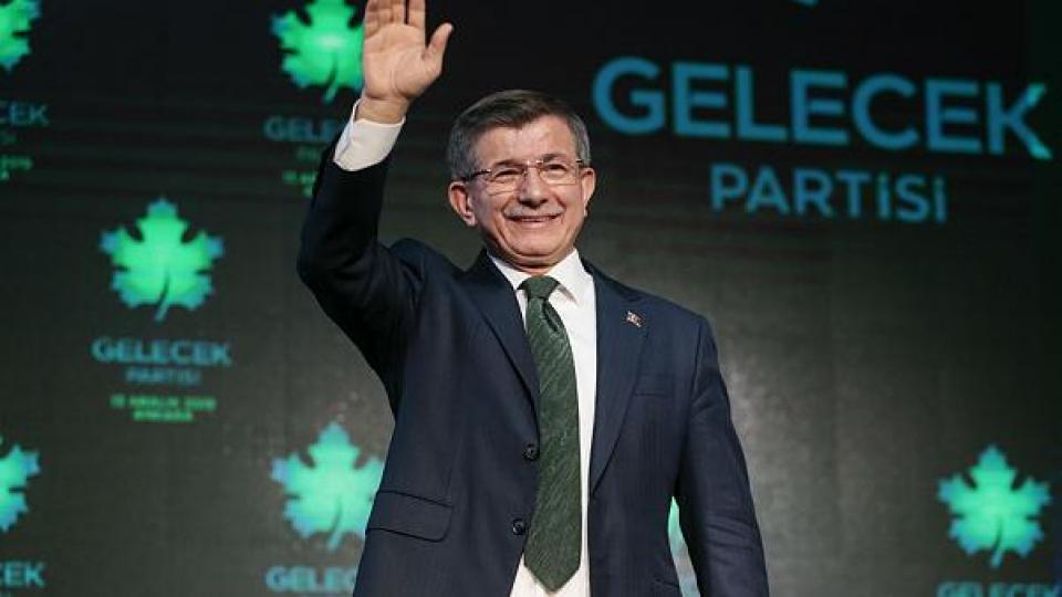Selahaddin Eş:Her Türlü Irkçı Yaklaşım, Şeytan Askerliğine Soyunmaktır! / Selahaddin Eş: Rüzgâr Hangi Yönden Eserse, Ona Göre İsim Değiştirir