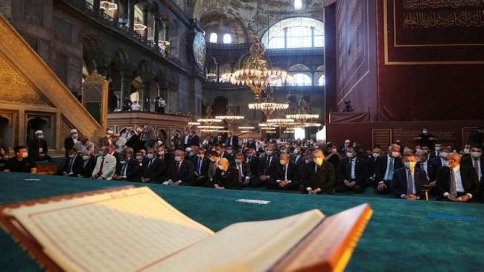İran Basınından  Ayasofya Yorumu:Ayasofya taze çiçeklerle süslendi