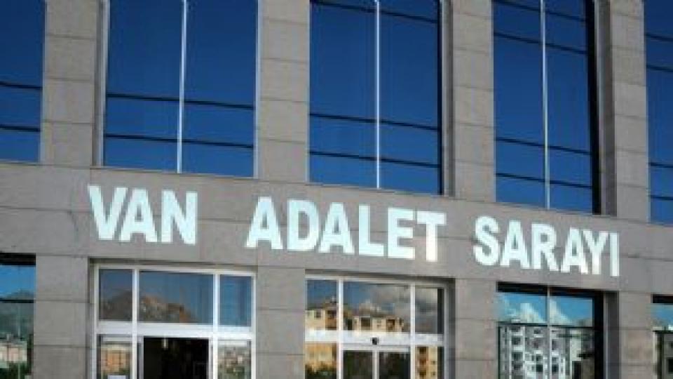Mahkemeden Niyet Okuyuculuğu: Her Ne Kadar Atatürk’ü övücü Kelimeler Kullanmış Olsan Da Niyetin  övmek Değil, Hakaret Etmektir”denilip Tutuklandı.