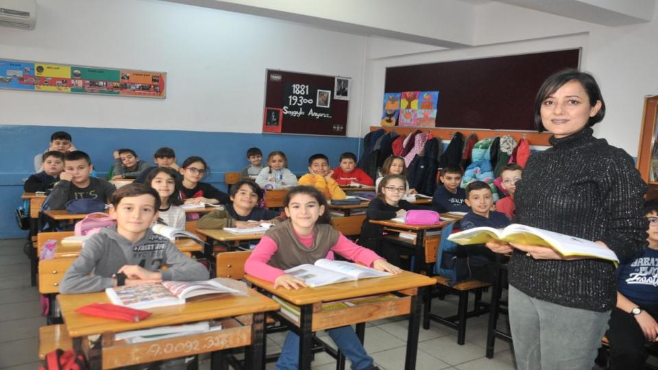 Çocuk ve öğretmen - Fatma Tuncer