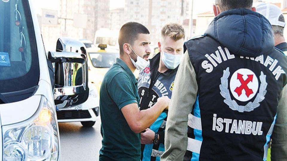 Ehliyetsiz sürücüden polise... Dayım emniyet amiri, annem katip