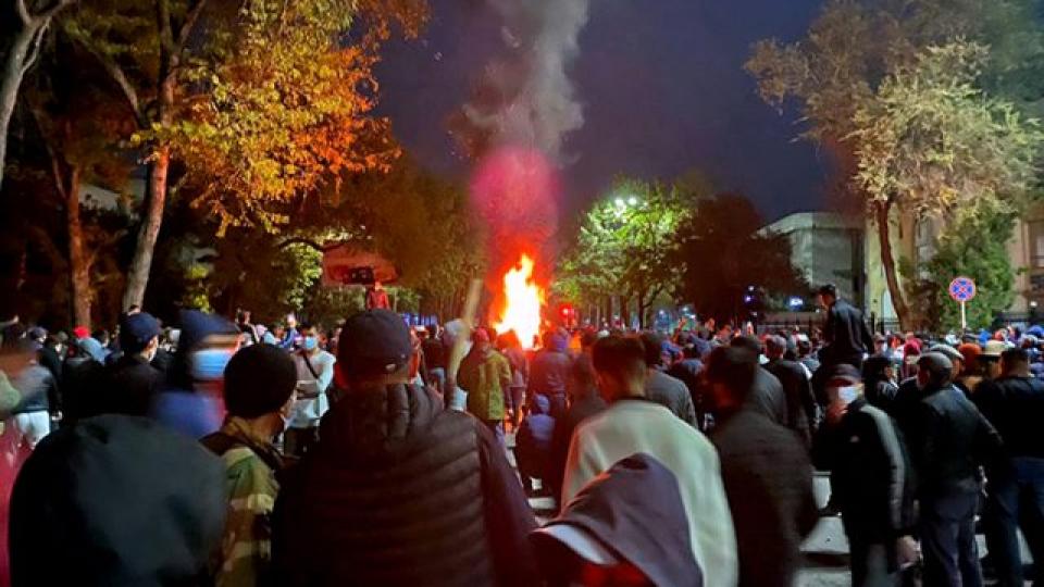 Kırgızistan'da Seçim Sonuçlarını Protesto Eden Göstericiler Cumhurbaşkanlığı Sarayı'nı Işgal Etti