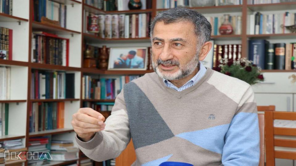 Kitaptan Yerel Değerlerin Egemenliğine/ İslâm Dünyasında Hukuk ve Bilim ../ Mehmet Yavuz AY / Mehmet Yavuz Ay: ABD'de eğitim alan subaylar Türkiye'de darbelerin içerisinde yer aldı