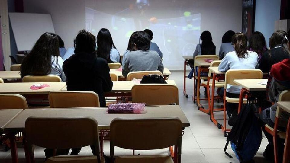 Kırşehir'de Kovid-19 vakası görülen iki okulda yüz yüze eğitime 14 gün ara verildi