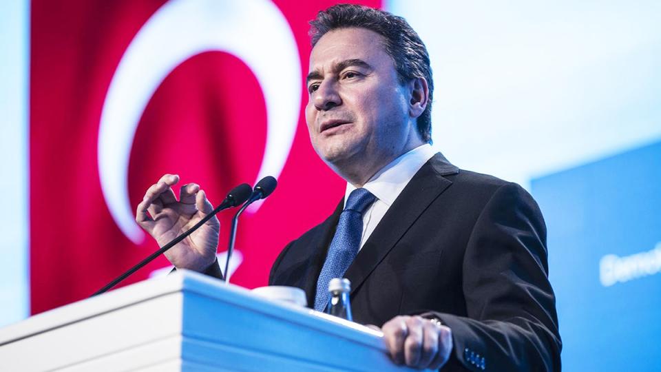Babacan'dan 'Normalleşme' tepkisi: Salgın değil turizm öncelendi