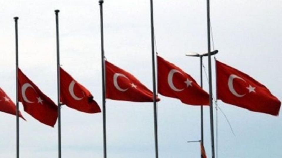 İHH, 1390 kişi ile deprem bölgelerinde / 1 haftalık milli yas ilanı, okullar tatil!