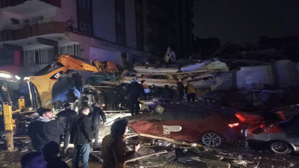 İHH, 1390 kişi ile deprem bölgelerinde / Kahramanmaraş'ta 7,4 büyüklüğünde deprem