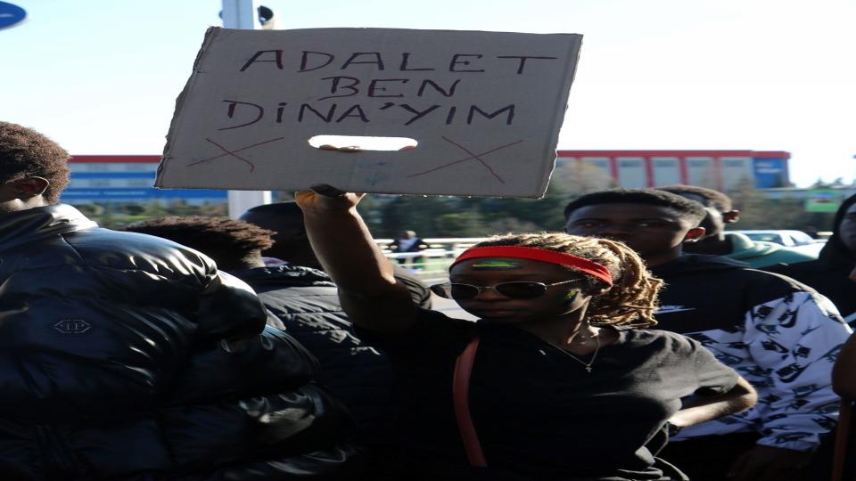 Gabonlular, Karabük’te ölü bulunan 18 yaşındaki Gabonlu öğrenci için kampanya başlattı: #DinaİçinAdalet