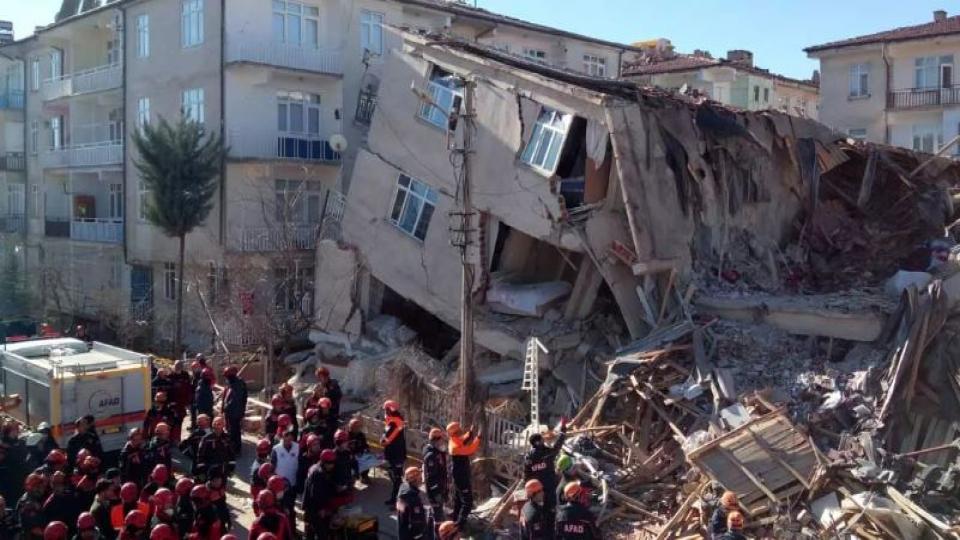 Böyle vicdansızlık görülmedi! Afetzede yardımını çalan emniyet müdürü serbest bırakıldı / Yardım malzemeleri evinden çıkan emniyet müdürü açığa alındı