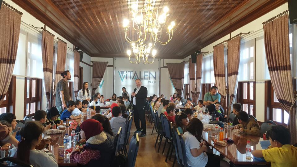 Her Taraf - Türkiyenin habercisi / Miniklerden Vitalen Vakfı’na ziyaret