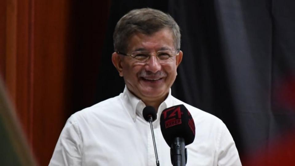 Davutoğlu’ndan yerel seçim açıklaması: Gelecek Partisi logosu ve ismiyle seçimlere gireceğiz