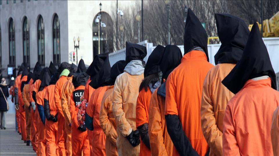 Guantanamo: İşkence ve ihmalin karanlık gölgesi  ve İslam düşmanlığı altında yıllarca tutulanların çığlığı