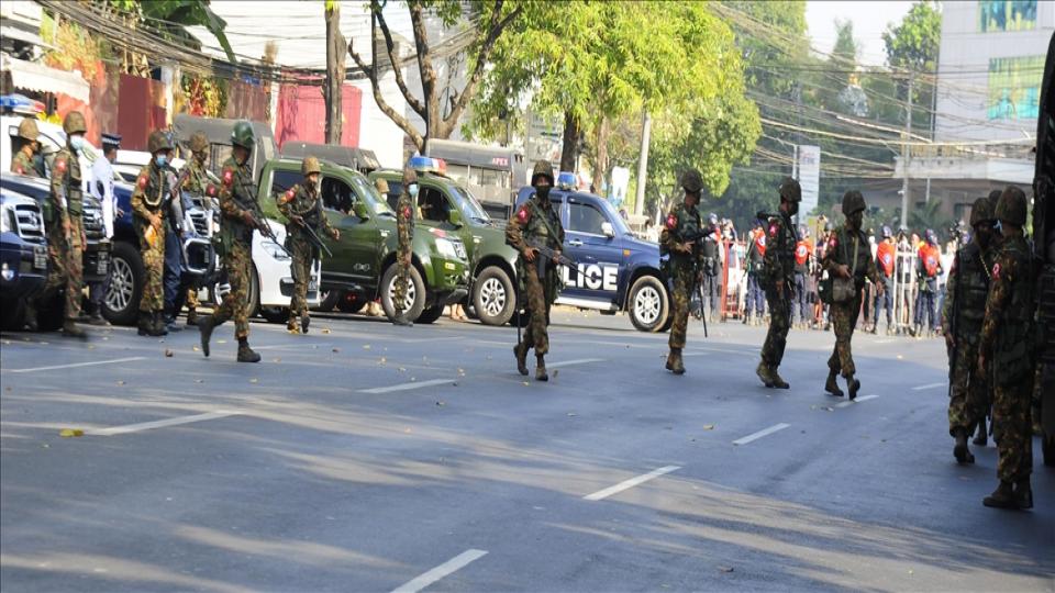 Myanmar'daki askeri yönetim ülkedeki protestoları bitirmek için kadın ve çocukları tutukluyor