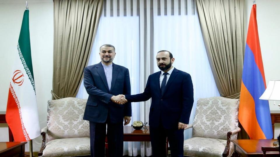 İran ve Ermenistan Dışişleri Bakanları Erivan'da bir araya geldi