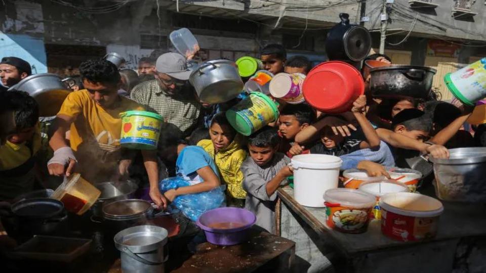 İsrail Gazze'de Filistinlilerin yerleştiği güvenli bölgeleri bombalarken insani durum da çöküyor