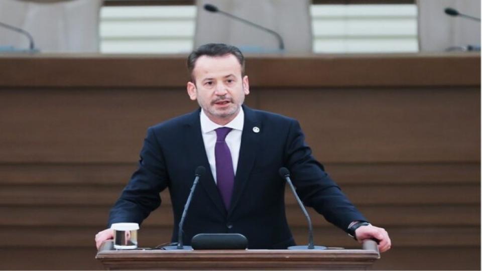 AYM üyesi önce naat ile sonra fabl ile Yargıtay kararına tepki gösterdi: “Kırıldı adaletin kılıcı; kalkan düştü”