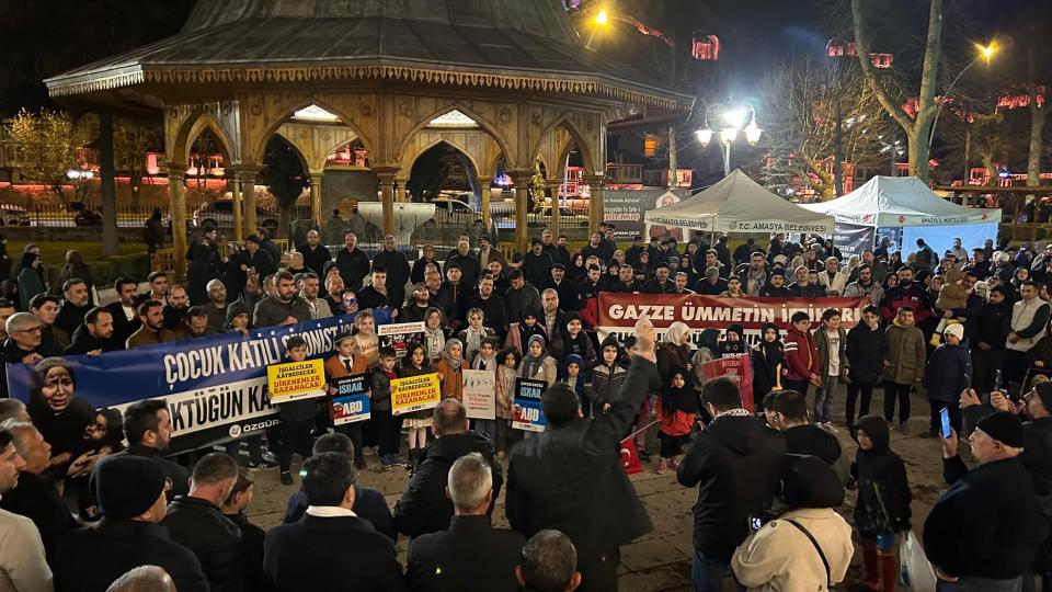 Her Taraf - Türkiyenin habercisi / Amasya Halkı Teravih Namazı Sonrası Gazze İçin Toplandı