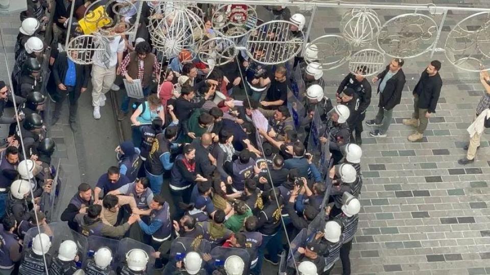 İsrail'le ticareti protesto eden gençler darp edilerek gözaltına alındı