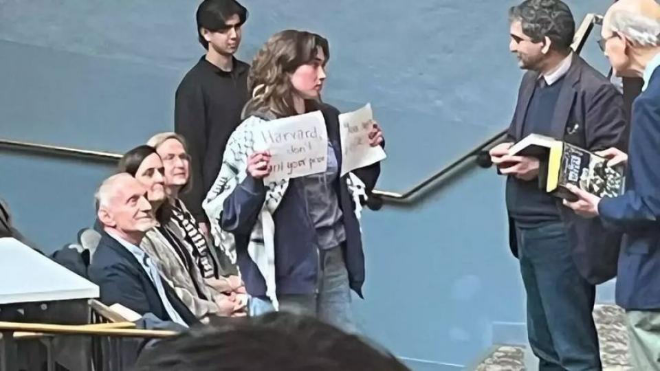 Harvard öğrencisi ödülünü reddetti: 