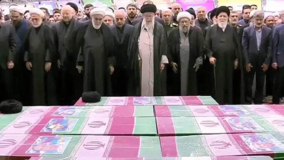 İran Cumhurbaşkanı Reisi'nin cenaze namazını Tahran'da dini lider Ali Hamaney kıldırdı