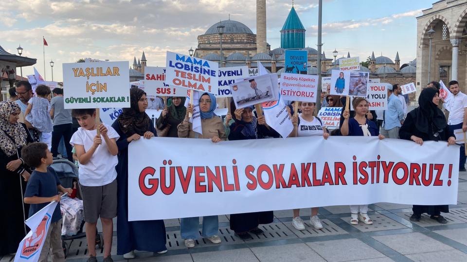 Bir Öğretmenin Sessiz Çığlığı: Muhammet Ebik Vakası ve Güvenli Sokak Hakkı / KONYALILAR SAHİPSİZ BAŞIBOŞ KÖPEK TERÖRÜNE DUR DEMEK İÇİN YÜRÜDÜ!