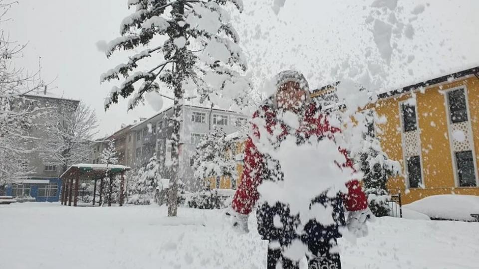 Her Taraf - Türkiyenin habercisi / Ankara'da Cuma Günü Okullar Tatil..