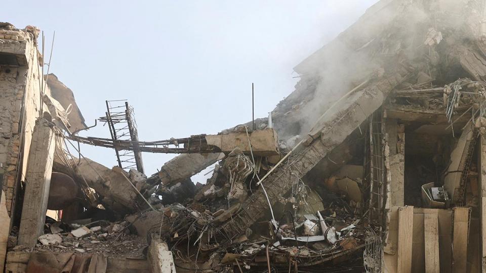 İsrail'in saldırılarında Tahran'da yaklaşık 332 bina hasar gördü