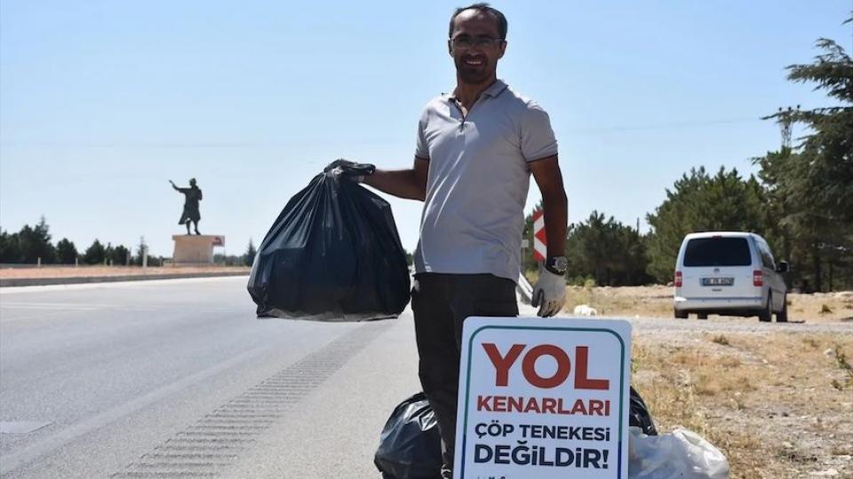 Hedef çevre bilinci: Tek başına 10 bin poşet çöp topladı