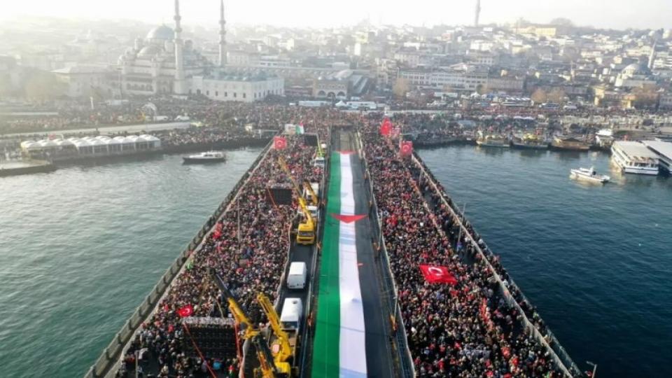 Her Taraf - Türkiyenin habercisi / Galata'da Büyük Gazze buluşması!