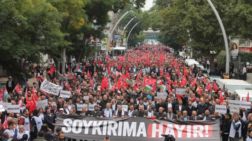 Ankara'da binlerce kişi Filistin için yürüyüş gerçekleştirdi