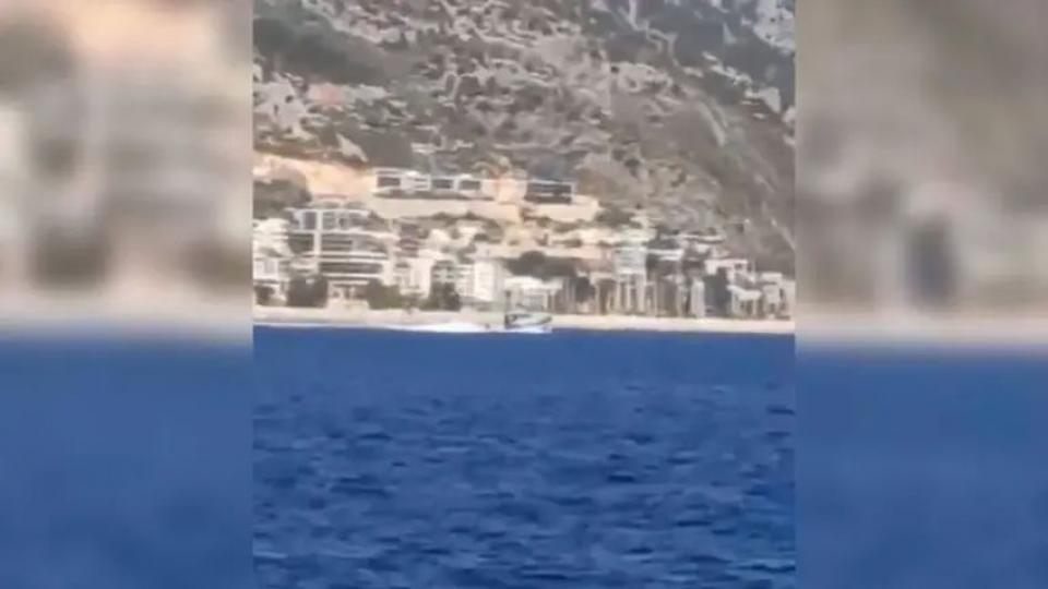 Antalya'da göçmenleri taşıyan bot Sahil Güvenlik botuna çarptı, 14 kişi hayatını kaybetti