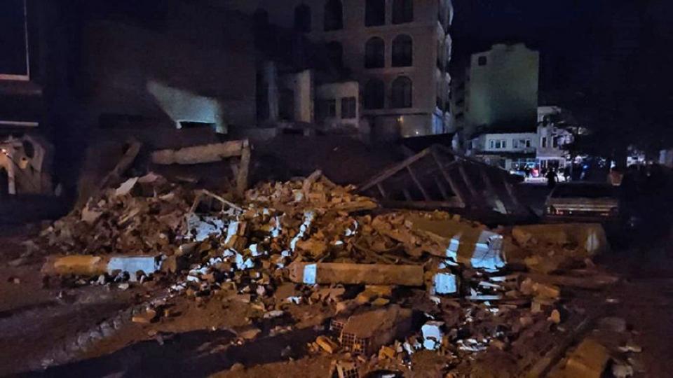 Balıkesir'deki depremde 3 bina ile 1 dükkan yıkıldı, can kaybı yok!