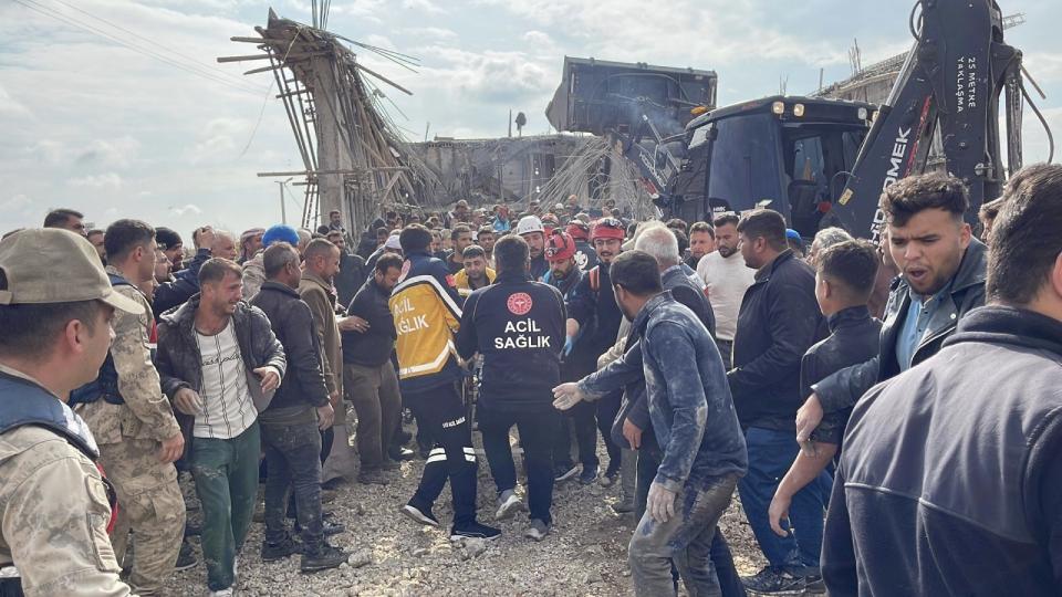 Beton dökümü sırasında inşaat çöktü: İki işçi hayatını kaybetti, üç işçi yaralı!