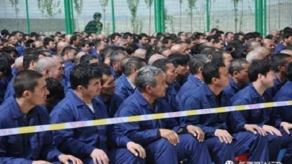 Burası Doğu Türkistan.. Uygurlar, Toplama Kampından Zorla Fabrikaya Gönderiliyor