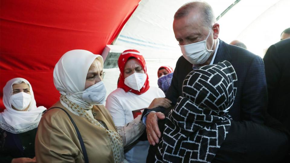 Her Taraf / Türkiye'nin habercisi / Cumhurbaşkanı Erdoğan Diyarbakır annelerini ziyaret etti