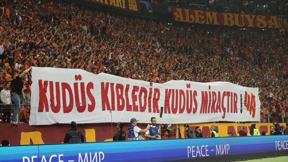 Galatasaray taraftarları dev maçta Filistin'i unutmadı!