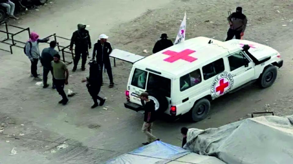 Gazze'de tarihi görüntüler! Hamas, 2. grup rehineleri teslim etti