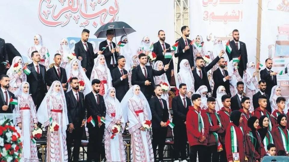 Gazze'de toplu nikah töreni: 50'den fazla çift dünya evine girdi