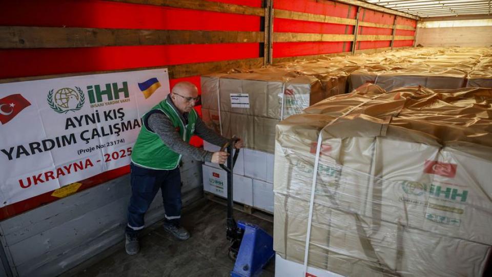 İHH'dan Ukrayna'ya 4 tır dolusu yardım