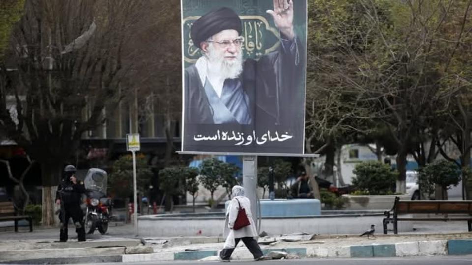 İran dini lideri Ayetullah Ali Hamaney'in cenaze töreni ertelendi! ABD-İsrail saldırıları sürüyor