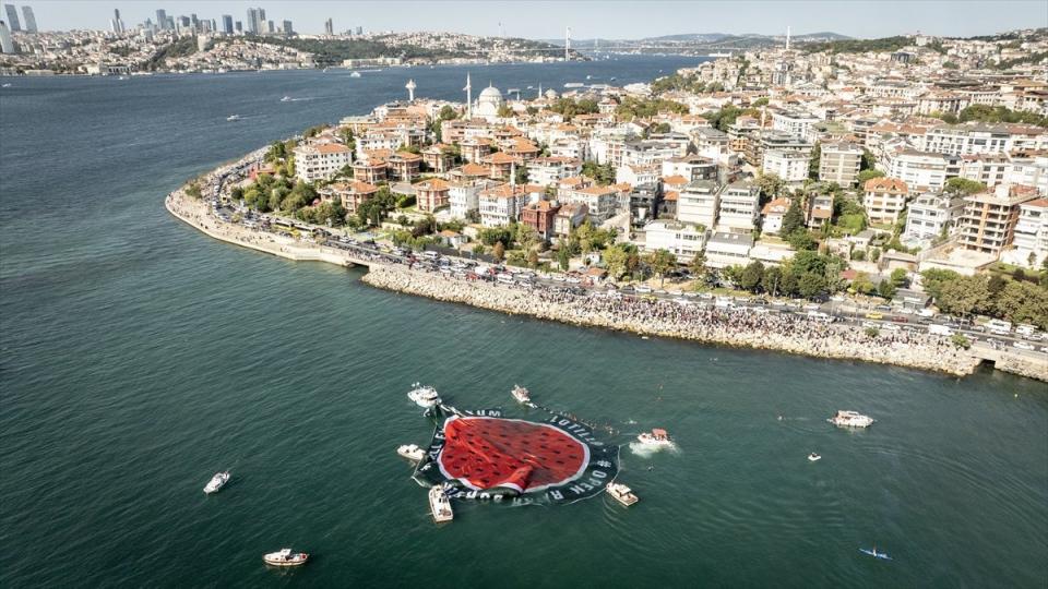 İstanbul Boğazı'nda Gazze'yi selamlama etkinliği düzenlendi⁠