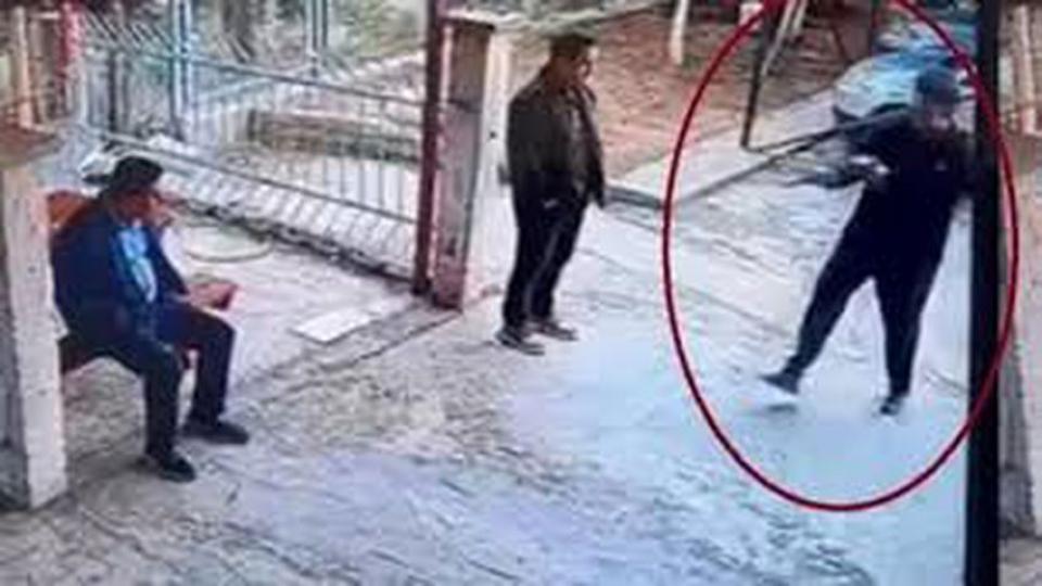 Ortaokul öğrencisi, okul müdürünü tüfekle vurdu