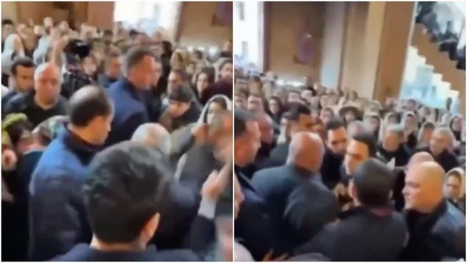 Paşinyan'a yumruklu saldırı girişimi